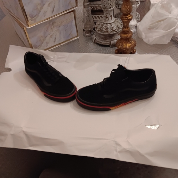 Vans - Picture 5 of 6